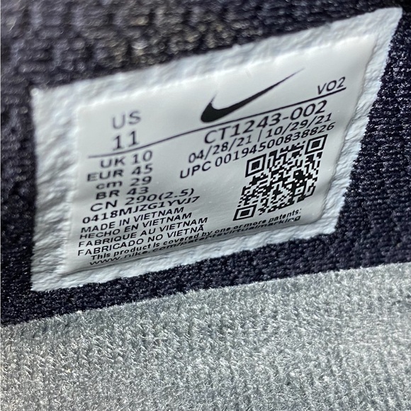 Nike Men's Black Athletic Shoes - Picture 5 of 6